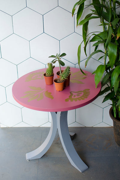 1 BHK x Studio Kohl "Ikat 2" Mini Table / Wall Hanging in Pink & Gold 1 BHK Interiors