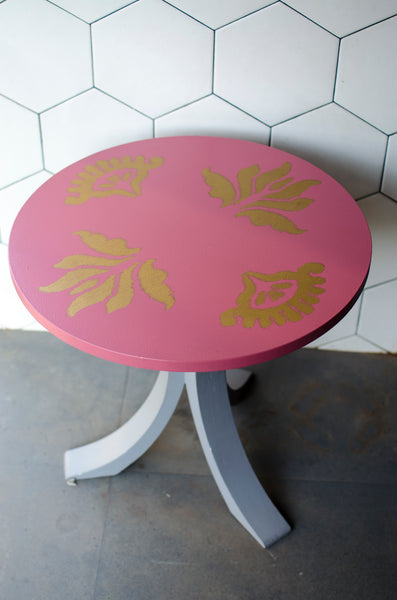 1 BHK x Studio Kohl "Ikat 2" Mini Table / Wall Hanging in Pink & Gold 1 BHK Interiors
