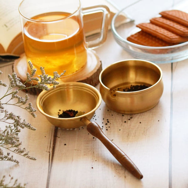 Antique Look Loose Leaf Tea Strainer in Brass & Wood with