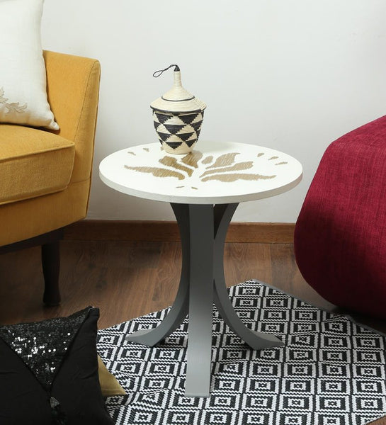 1 BHK x Studio Kohl "Ikat 3" Mini Table / Wall Hanging in White & Gold 1 BHK Interiors